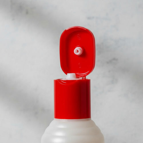 Tapa roja abatible de acondicionador Distriwil Frilayp con keratina y argan para todo tipo de cabello