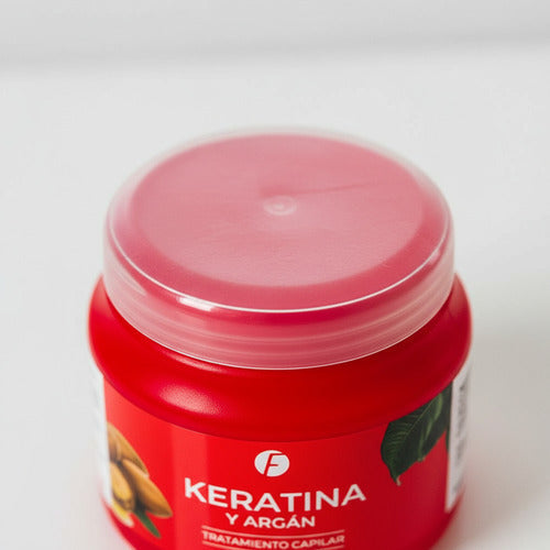 Baño de crema Frilayp con keratina y argán de Distriwil en envase rojo de 240g para tratamiento capilar hidratante