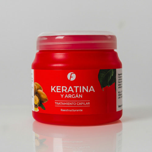 Baño de crema Distriwil con keratina y argán en envase rojo de 240g para reestructuración capilar