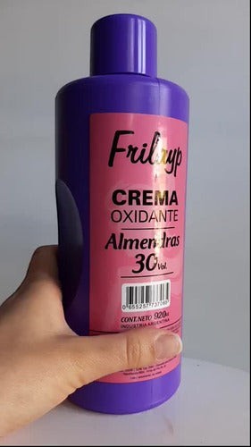 Botella de crema oxidante Distriwil Frilayp de 30 volúmenes y 920ml con fórmula de almendras para coloración capilar.