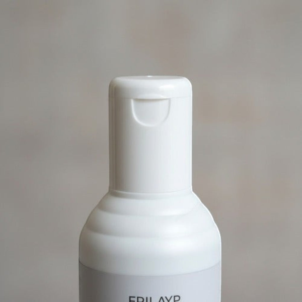 Botella de Distriwil Frilayp Pistacho con tapa blanca dosificadora para cuidado capilar