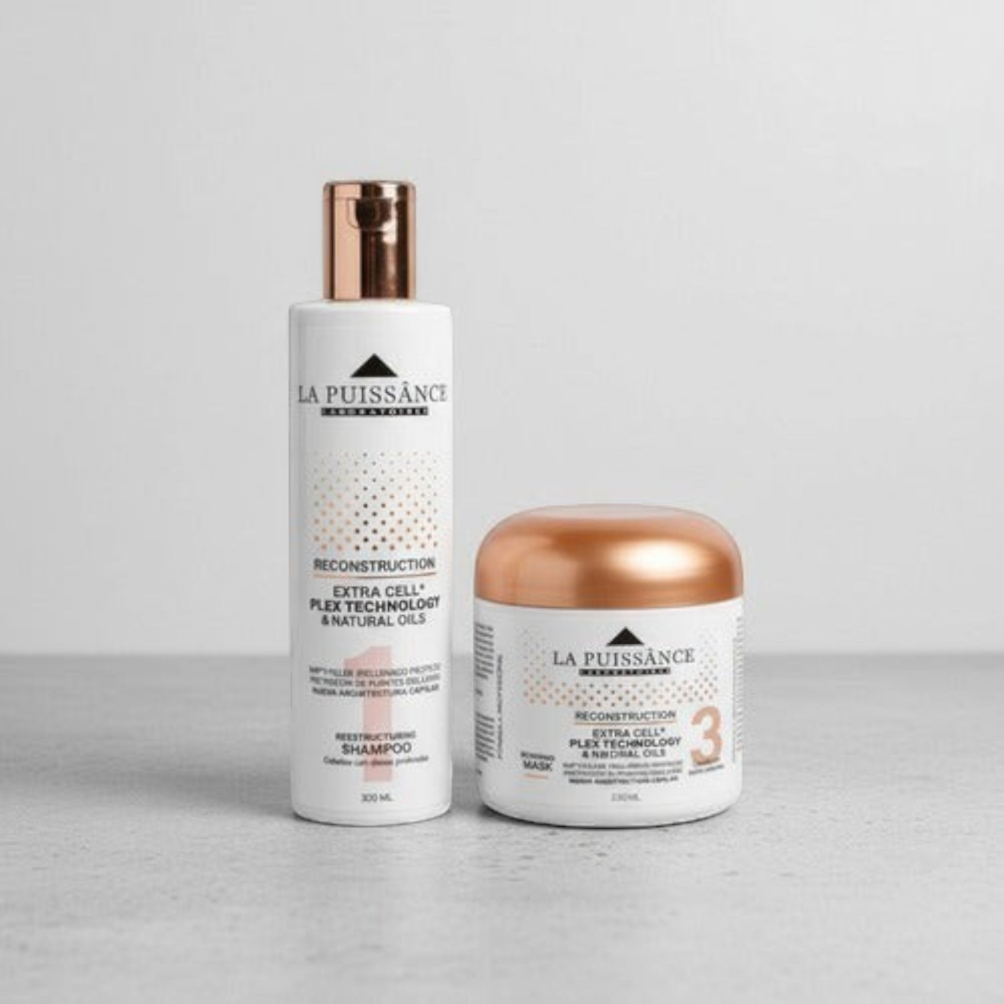 Kit Distriwil La Puissance Extra Cell con shampoo y máscara de reconstrucción capilar en envases blancos y dorados.