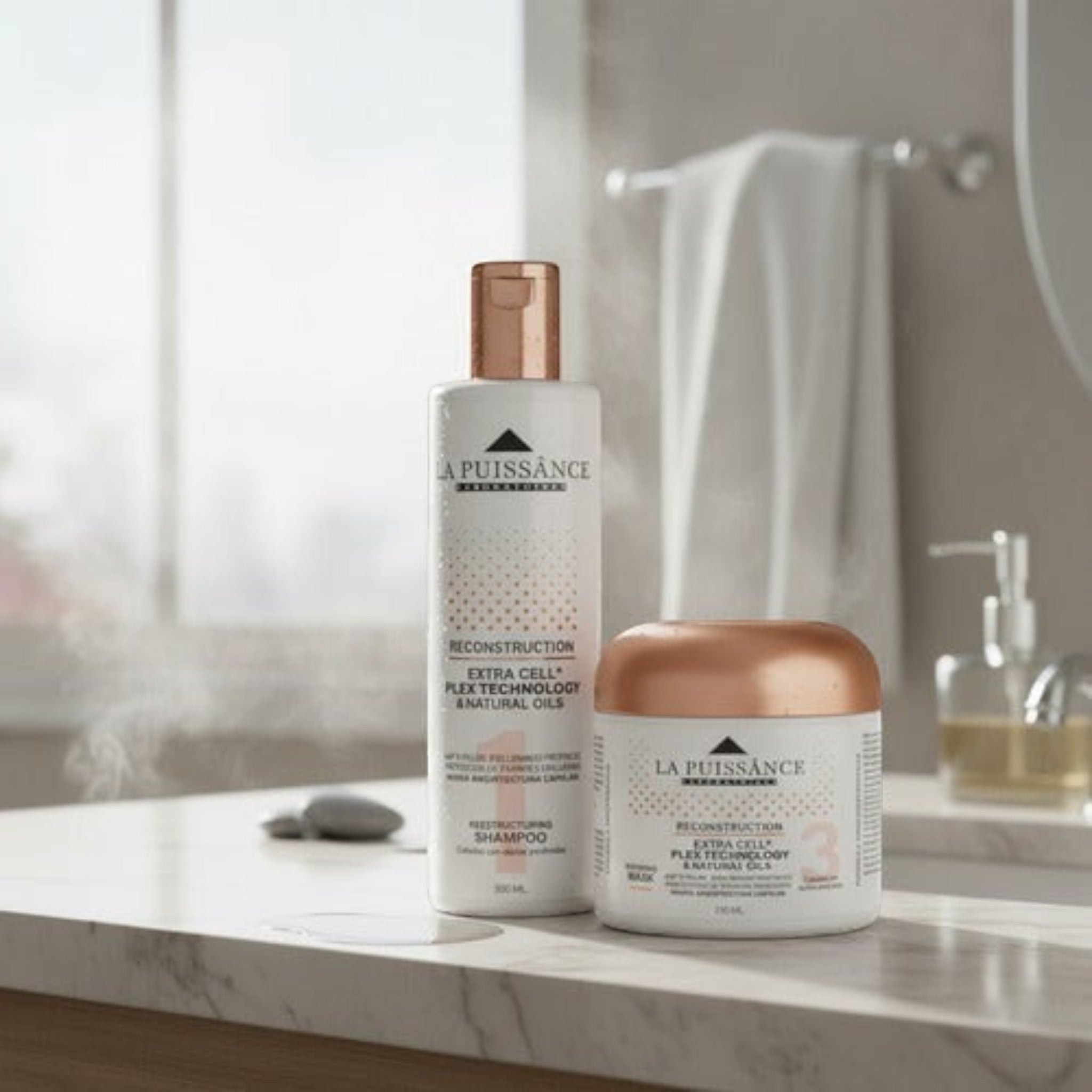 Kit Distriwil La Puissance Extra Cell con shampoo y máscara de reconstrucción capilar en envases blancos y cobre