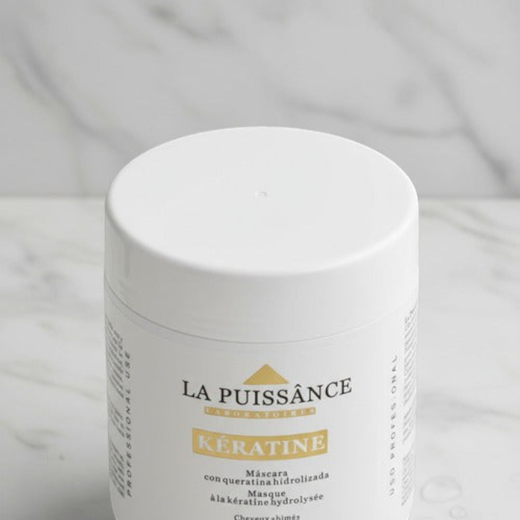 Máscara capilar La Puissance Keratina Antifrizz de 500ml para cabello dañado, marca Distriwil en envase blanco