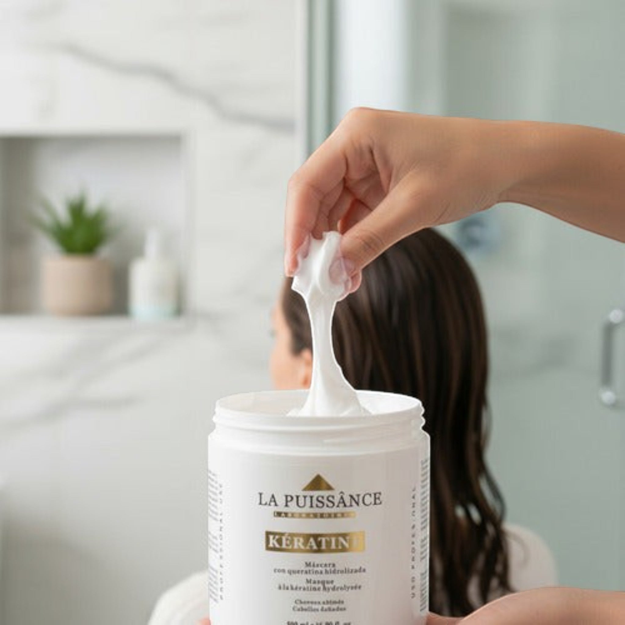 Máscara capilar Distriwil La Puissance con keratina para cabello dañado y control de frizz en envase de 500ml