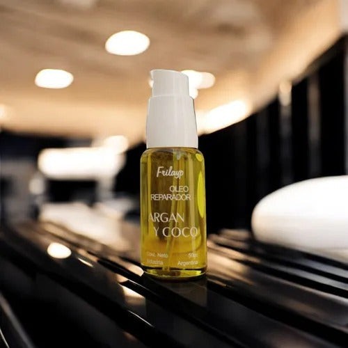 Serum reparador Frilayp Distriwil con aceite de coco y argán en envase de 50cc con válvula dosificadora
