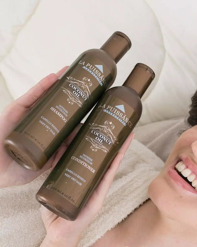 Set de shampoo y acondicionador La Puissance Coconut Oil para nutrición intensa de cabello seco en manos de una mujer