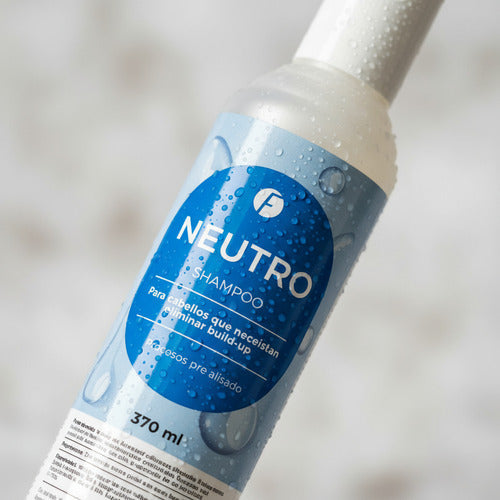 Shampoo Neutro Frilayp de 370ml de Distriwil, ideal para eliminar residuos en el cabello, en envase plástico.